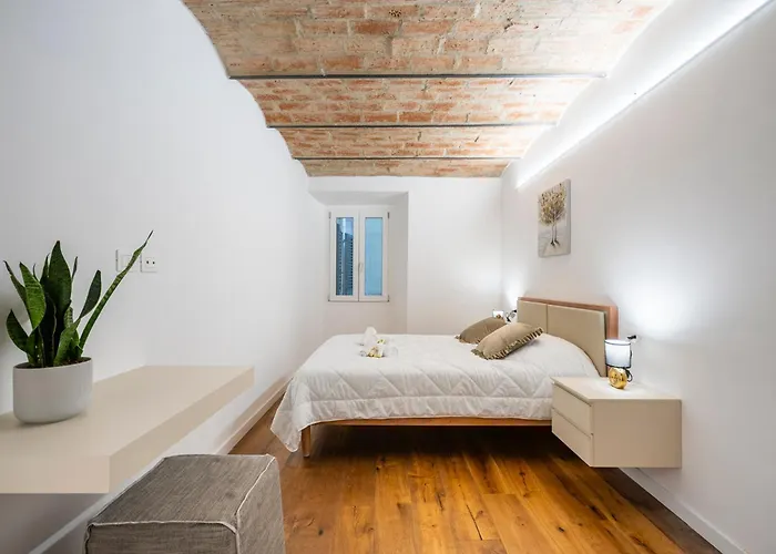 Milton Apartment *